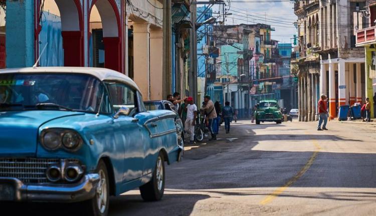 Governo cubano retoma venda de dólares