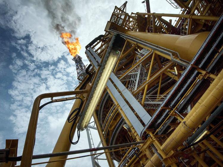 Angola recebe menos 15% de petróleo pelo direito de concessão