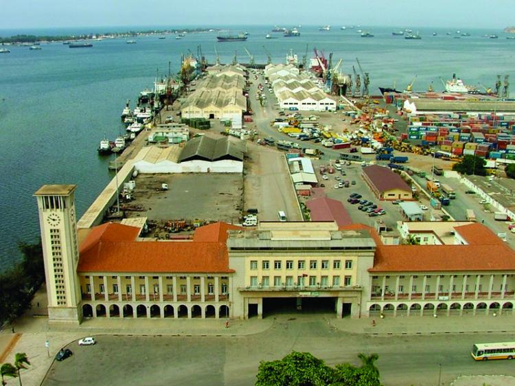 Porto de Luanda movimenta mais de 40 mil viaturas num total de 17 mil toneladas