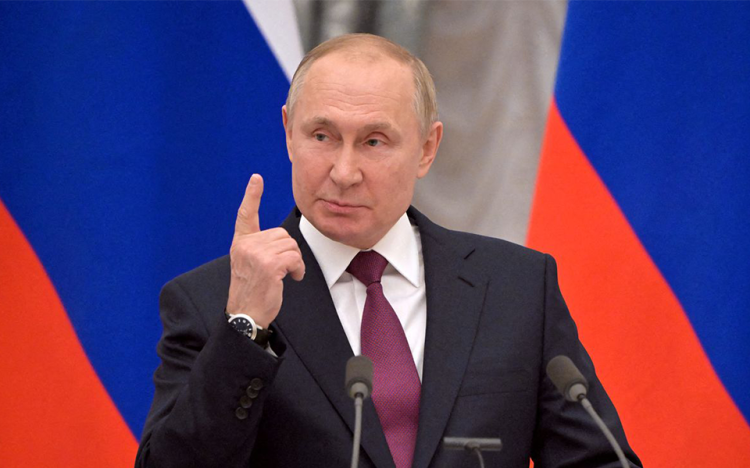 Vladimir Putin garante que Rússia alcançará "passo a passo" objectivos na Ucrânia