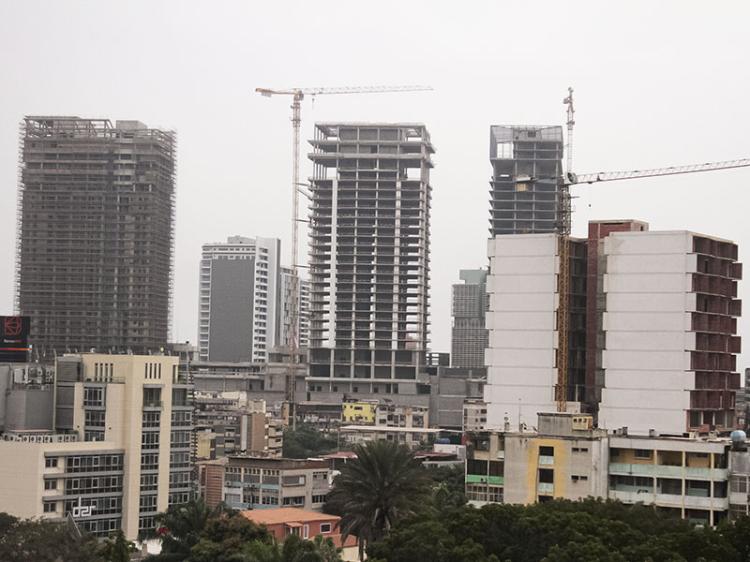 Construção de edifícios cai 7,5%