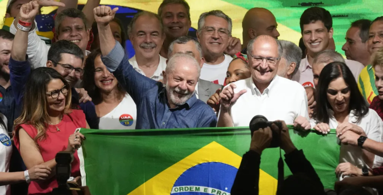 Lula relança programa social que tirou milhões da pobreza