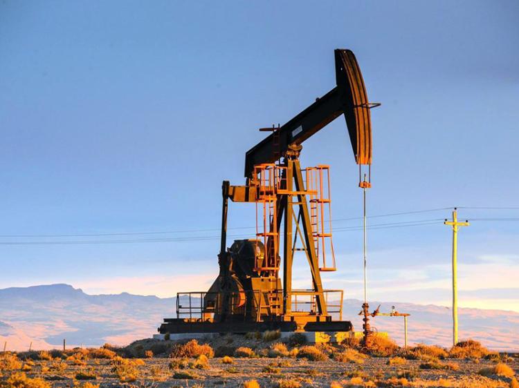 Investimento nos petróleos com saldo negativo de 6,1 mil milhões de dólares