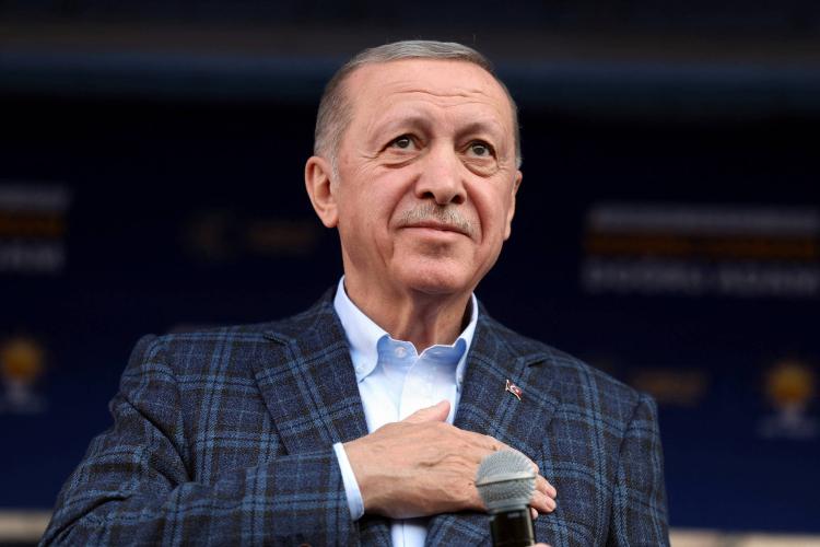 Erdogan reeleito presidente da Turquia com 52% dos votos