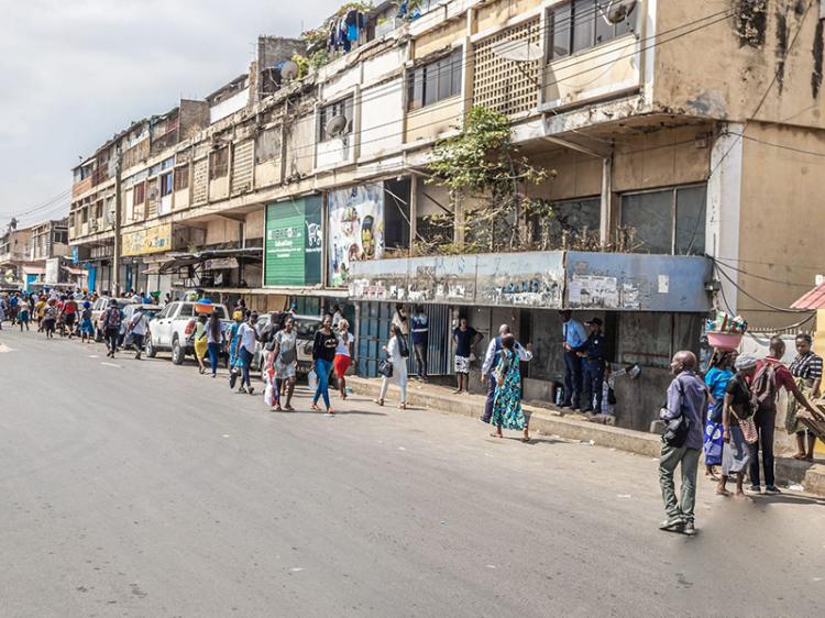 Governo mantém encerrados mais de 200 estabelecimentos comerciais em Luanda