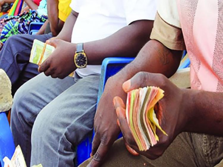 Mais de 50% da população angolana não tem conta bancária nem acesso a outro tipo serviço financeiro