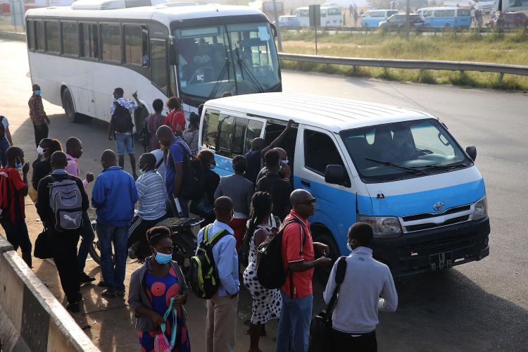 Taxistas querem aumentar preço da ‘corrida’ para os 200 kwanzas  