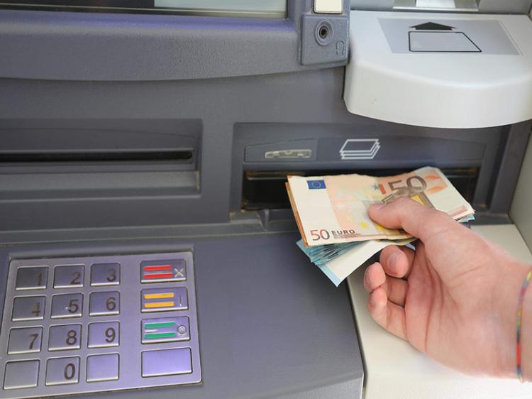 Angolanos sentem-se aflitos para abrir contas bancárias em Portugal  
