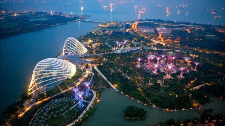O ‘poço negro’ transformou-se na brilhante Singapura 