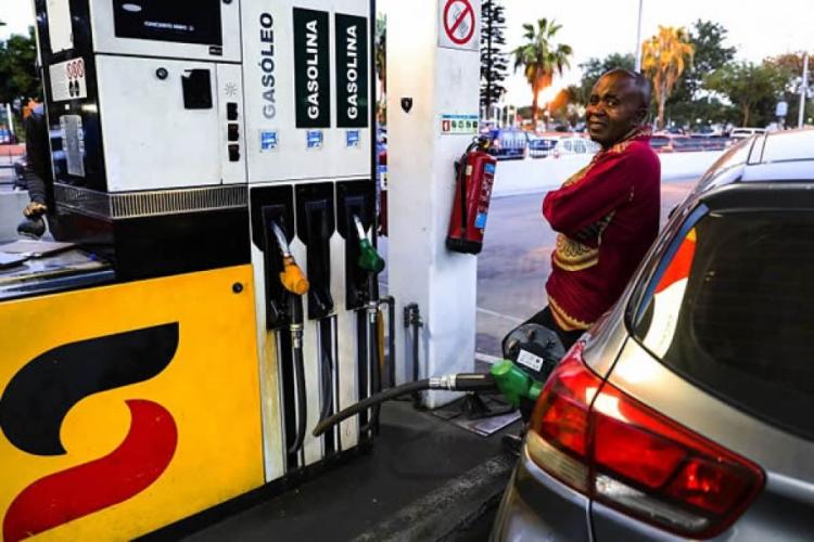 Governo deixa de subsidiar gasolina