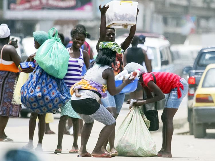 Venda desordenada continua a ser uma realidade distante de terminar em Luanda