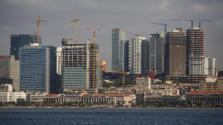 Angola melhora dois lugares no IDH mas não avança na renda per capita Angola melhora dois lugares no IDH mas não avança na renda per capita