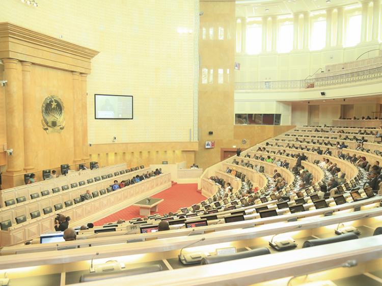 NOVO SISTEMA POLÍTICO PRECISA-SE NOVO SISTEMA POLÍTICO PRECISA-SE