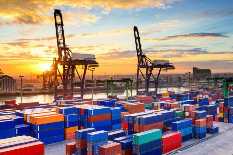 Angola regista queda acentuada nas exportações e aumento das importações Angola regista queda acentuada nas exportações e aumento das importações