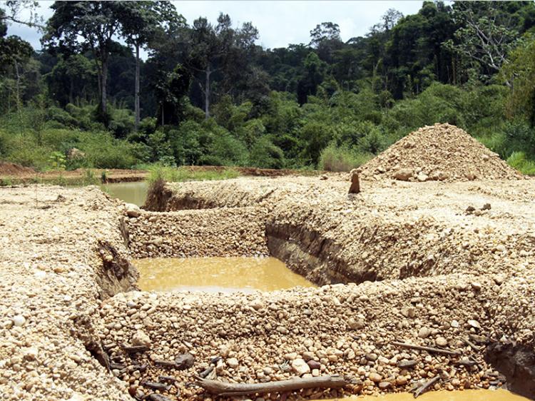 Diamantíferas investiram 235,8 milhões USD em responsabilidade social, mas promovem desemprego no leste Diamantíferas investiram 235,8 milhões USD em responsabilidade social, mas promovem desemprego no leste