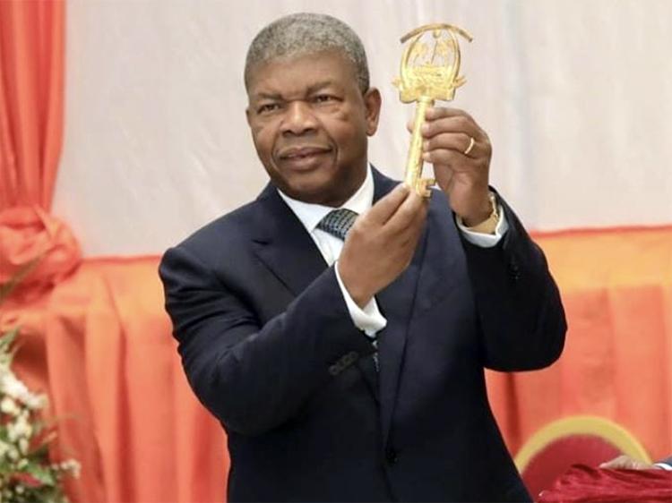 Viva aos prémios que celebram o que não temos e honram o que não funciona Viva aos prémios que celebram o que não temos e honram o que não funciona