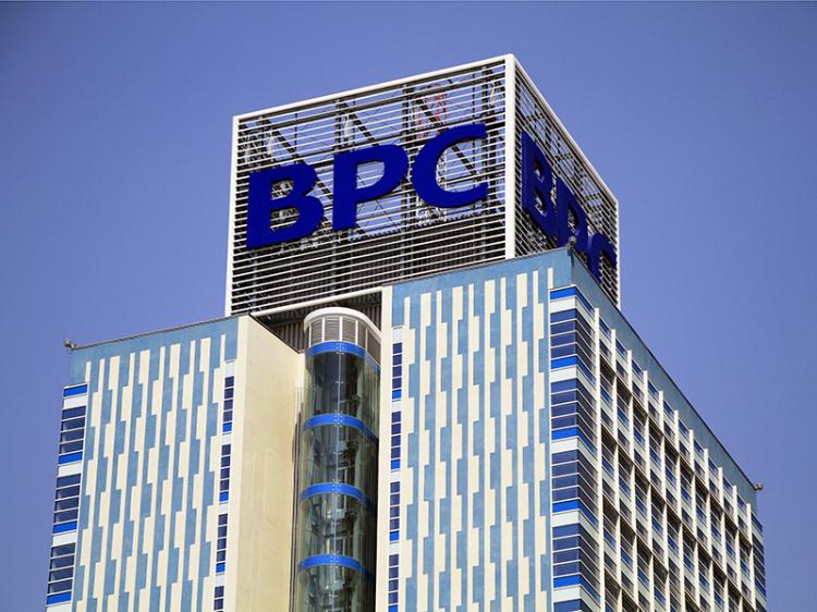 Cinco dos maiores bancos despediram mais de 1500 colaboradores, fecharam 32 agências e conseguiram 3,3 milhões de novos clientes Cinco dos maiores bancos despediram mais de 1500 colaboradores, fecharam 32 agências e conseguiram 3,3 milhões de novos clientes