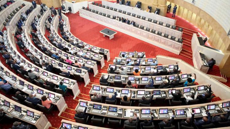 Deputados aprovam execução do OGE com 14 reservas 