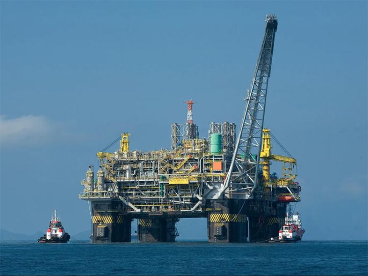 Dívida garantida por petróleo reduz 11,9% nos primeiros seis meses do ano Dívida garantida por petróleo reduz 11,9% nos primeiros seis meses do ano