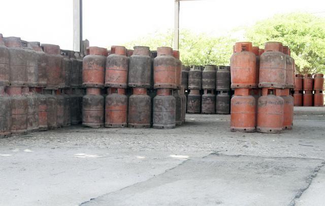 Vazamentos de gás  butano em botijas para uso doméstico preocupam clientes e revendedores