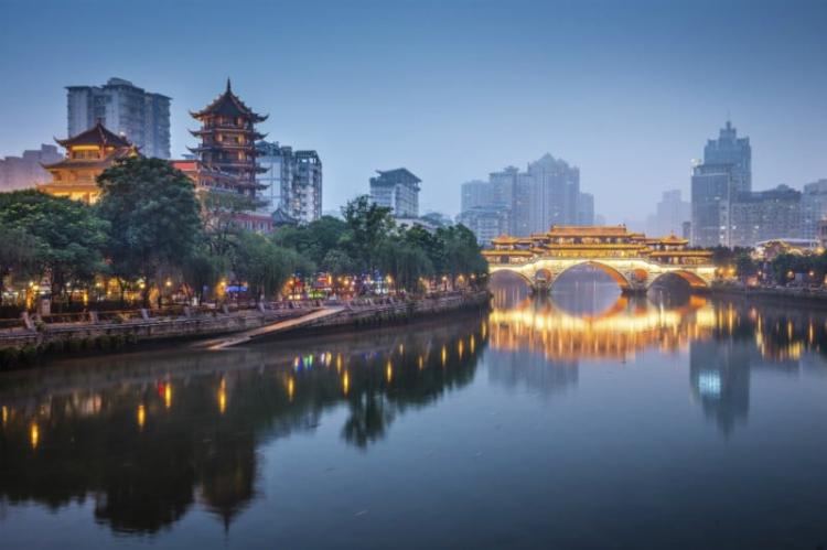 Tensões internacionais e a perspectiva dos novos desafios globais contemporâneos sobre a governança global na visão estratégica da República Popular da China-2025 Tensões internacionais e a perspectiva dos novos desafios globais contemporâneos sobre a governança global na visão estratégica da República Popular da China-2025