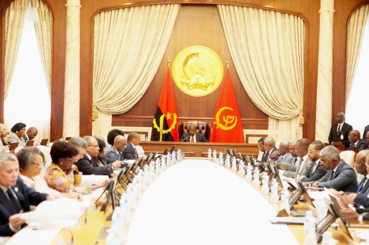 O REALISMO (TARDIO) DO OGE O REALISMO (TARDIO) DO OGE