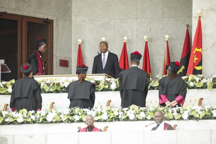 50 entraves ao desenvolvimento de Angola 