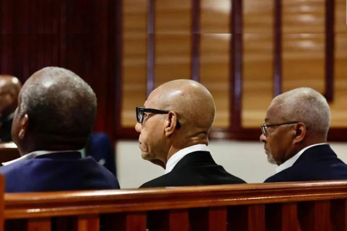 General Kopelipa absolvido, enquanto Dino foi condenado a mais de cinco anos de prisão 