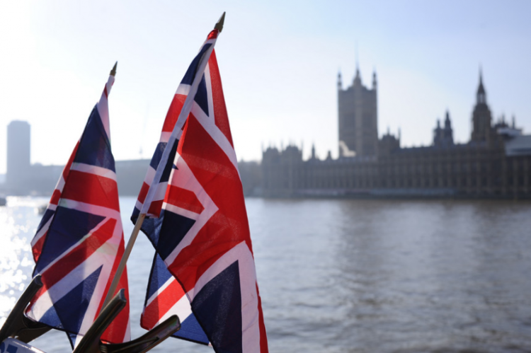 Reino Unido ameaça Angola com restrição de vistos e dá um mês para aceitar deportações dos seus cidadãos   