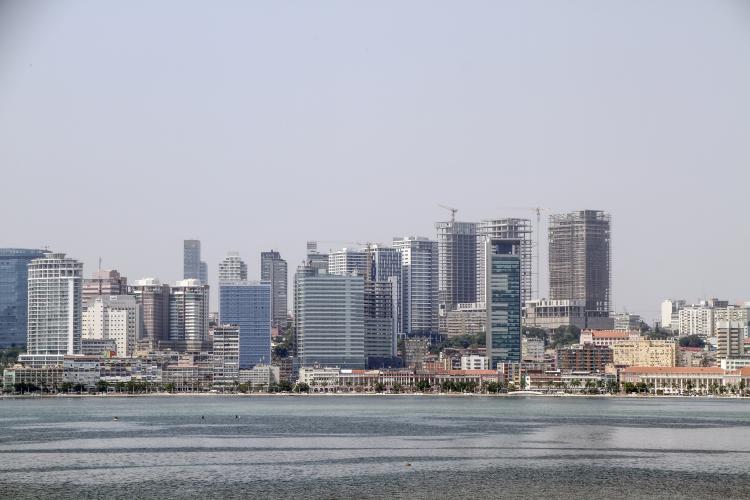 Inflação continua a cair  ainda que pressionada pela alimentação, bebida e transporte