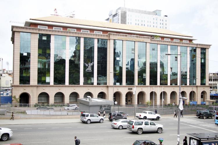 Discrepância nas contas de 2025 ofusca superávit orçamental corrente