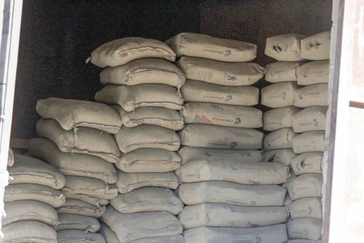 Ministro da Indústria estipula duas semanas para solucionar preços do cimento