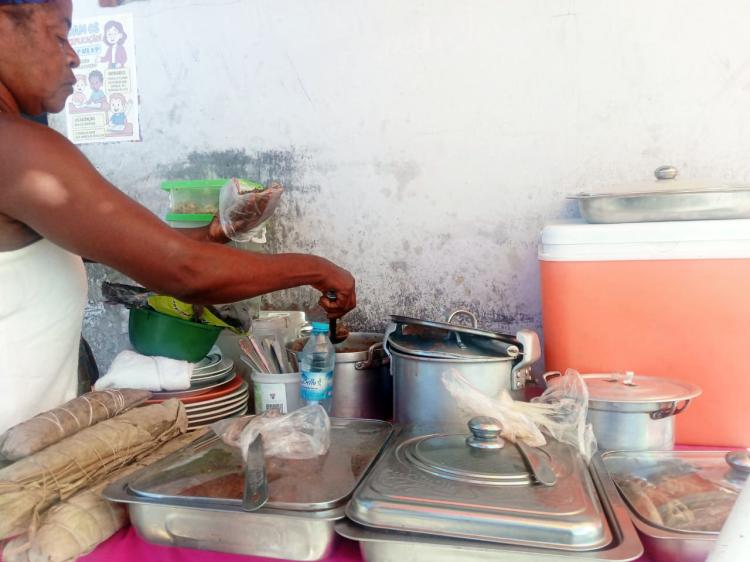 Da ‘zunga’ às bancas, venda de comida cresce e é controlada por mulheres