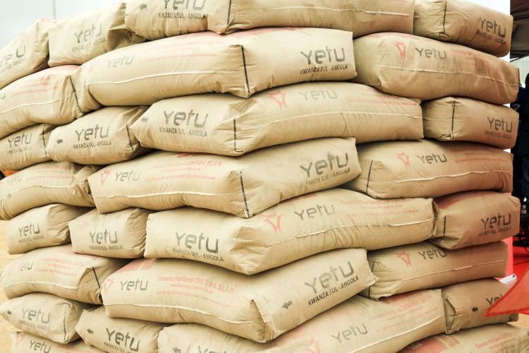 Escassez de cimento faz soar alerta em outros sectores considerados autossuficientes