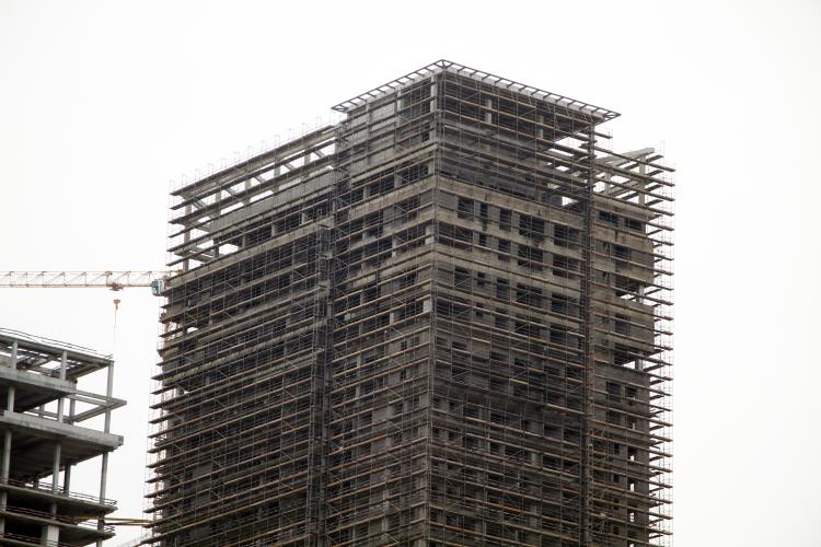 Cerca de 80% das obras em Angola permanecem paralisadas 