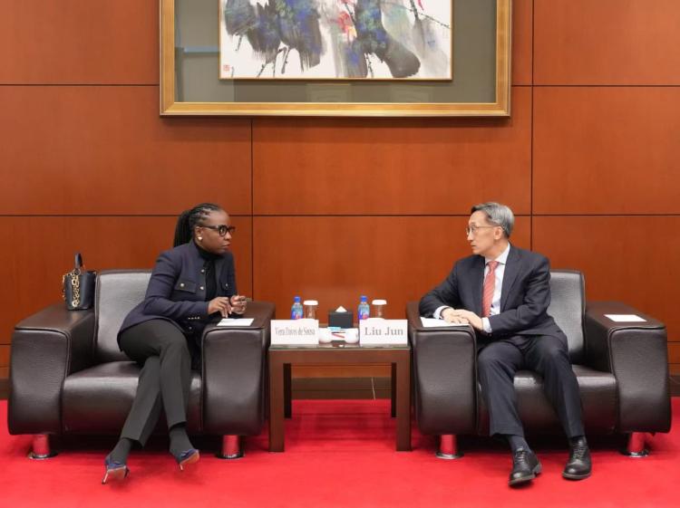 CHINA E O ‘TIMING’ SUSPEITO DO GOVERNO