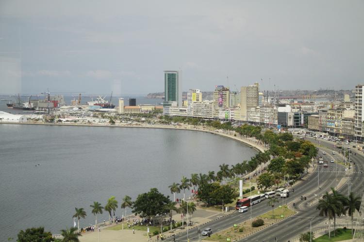 independência formal ou independência real?