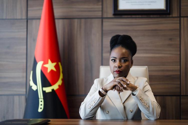 Não a perdoo, senhora Ministra!