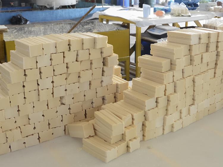 Vendedores de sabão artesanal apostam na formação e expansão do negócio