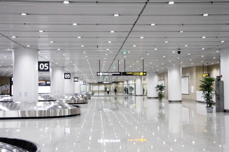 Angola continua a construir aeroportos…e a destruir a mobilidade