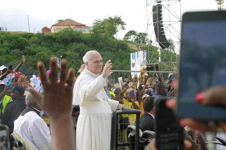 Em três dias de visita,  Papa Leão XIV desafia o país com apelos à fé, justiça e combate às desigualdades
