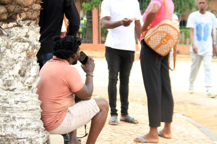 Intermediários  facturam até 100 mil  kz por semana