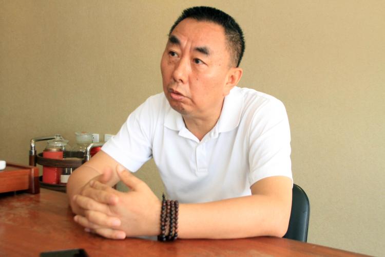 “O Governo abre as portas aos investidores, mas depois há dificuldades com licenças, vistos e outros documentos, é muito difícil”