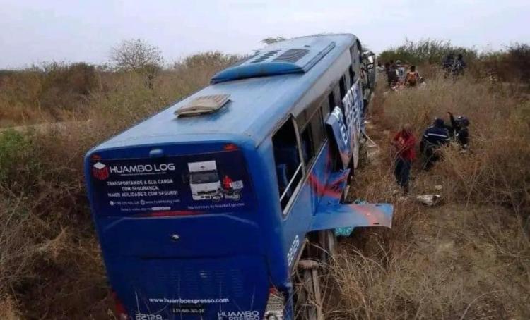 Operadores de transportes ‘culpam’ degradação das estradas ao passo que autoridades apontam imprudência dos condutores  