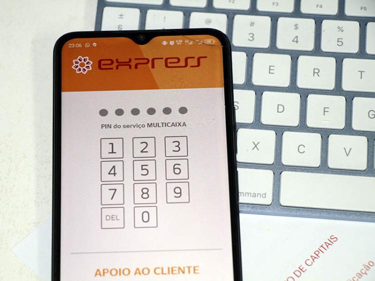 Transferências a crédito caem 3%, mas pagamentos electrónicos  disparam para 4,73 biliões kz