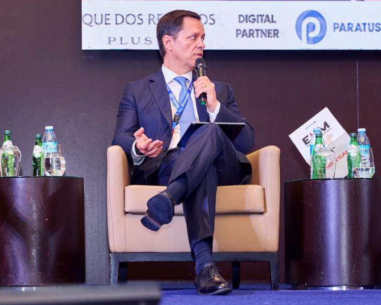 Actual modelo de negócio da banca em Angola pode não ser sustentável, avisa CEO do Standard Bank 