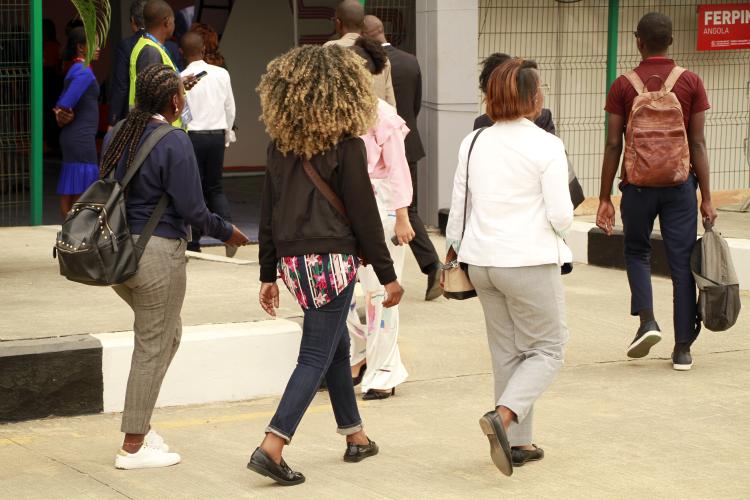 Quatro em cada 10 jovens estão desempregados, enquanto 93% dos que trabalham estão na informalidade