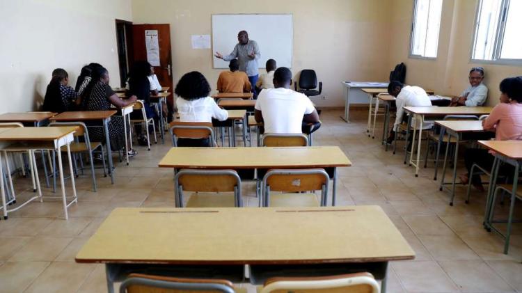 Aumento das propinas no ensino privado ameaça atirar milhares de estudantes para a exclusão escolar 