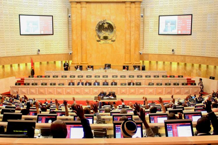 Deputados tiveram três aumentos consecutivos idênticos aos da função pública 