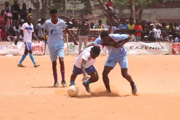 Falta de patrocínios  ameaça extinguir  futebol de rua em Luanda e gera receio de aumento da criminalidade